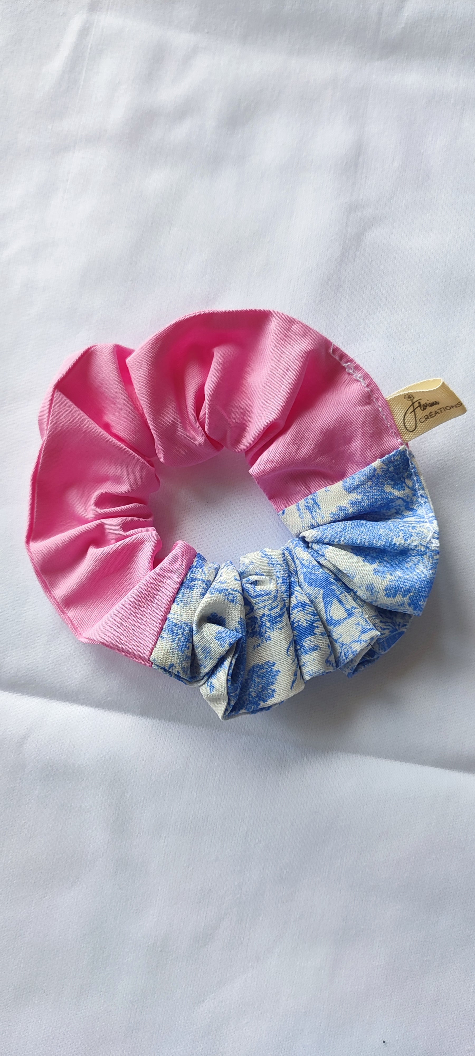 Chouchou Fallone bicolore – Rose uni & toile de Jouy bleue Florine Créations